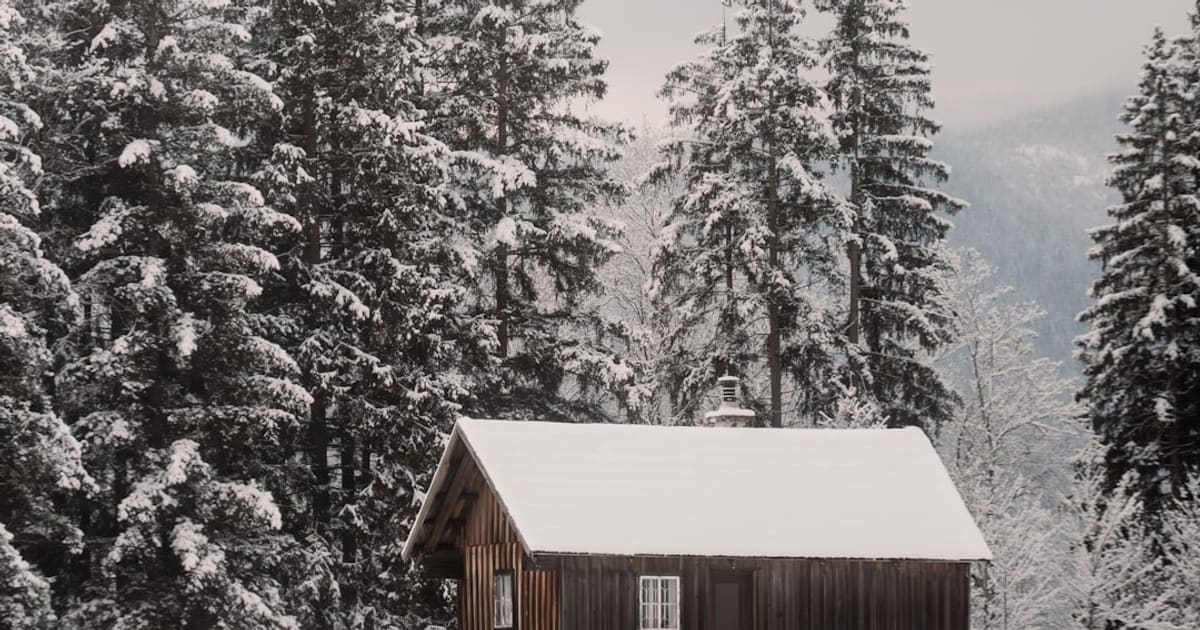 What Do I Need to Start Off-Grid Living (2026): 7 Pieces, $770 Starter to $4,755 Whole Cabin